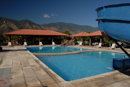 Recreation center Tortas Mila pool view